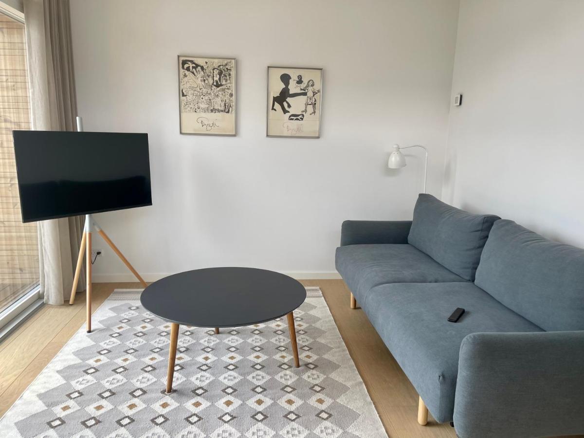 Nybygget Hus I Svaneke Taet Pa Klipper, Skov Og Hav Esterno foto