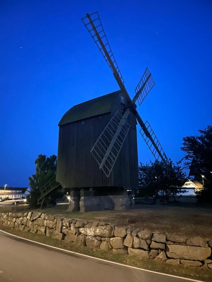 Nybygget Hus I Svaneke Taet Pa Klipper, Skov Og Hav Esterno foto